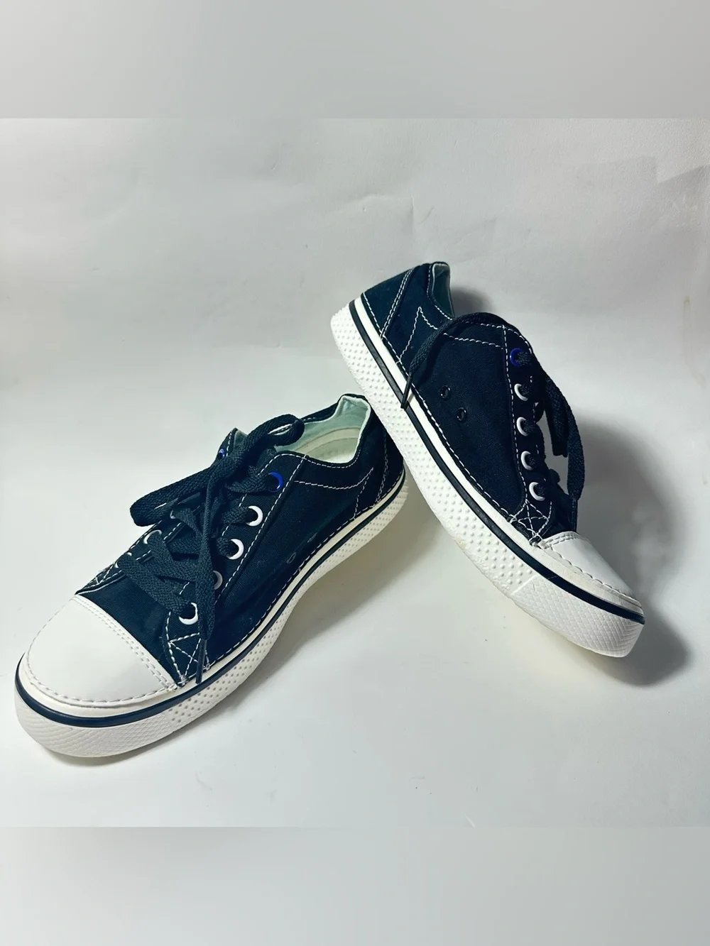 Crocs Hover Sneakers Black Canvas White Toecap Outsole J5 2013 Release 14797